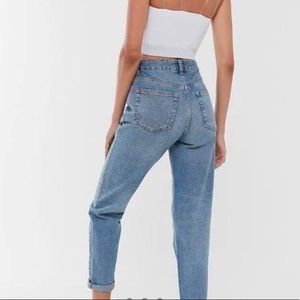 Blue BDG Highwaisted Mom Jeans — Urban Outfitters
Size 27